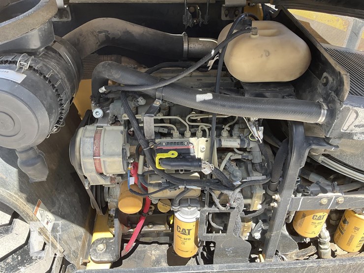2015-caterpillar-th255c-image-15