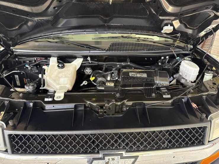 2016-chevrolet-express-3500-image-16