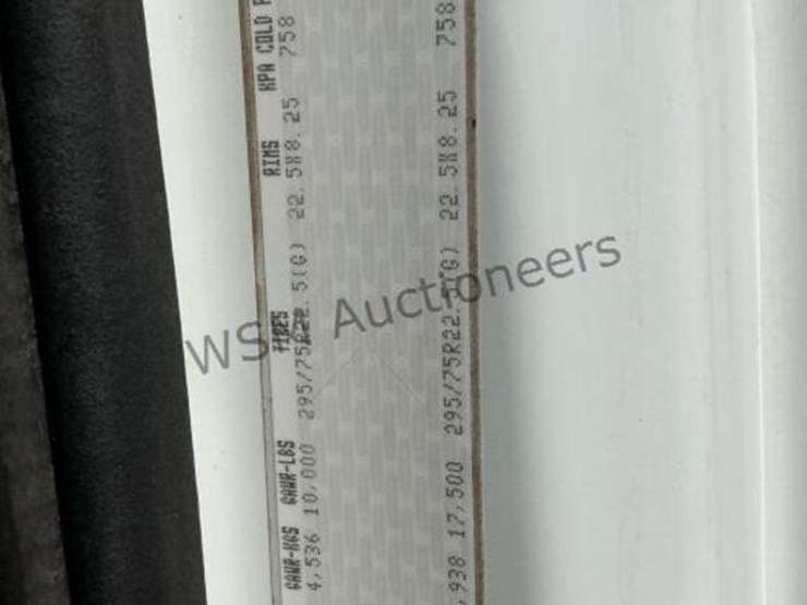 2012-freightliner-m2-106-image-16