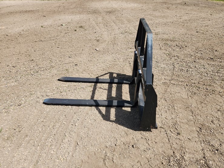 #355-•-skidsteer-pallet-forks-image-2
