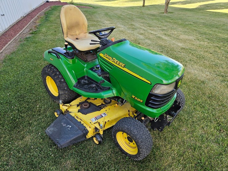 john-deere-x585-image-7