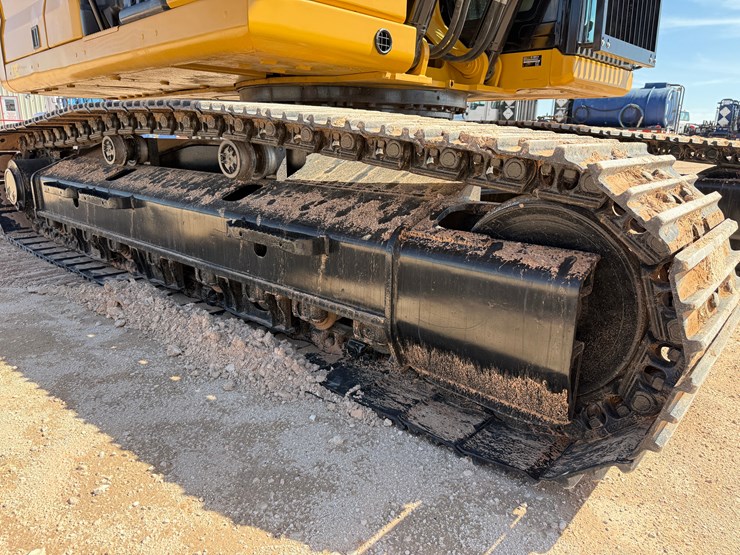 2023-caterpillar-330-image-15