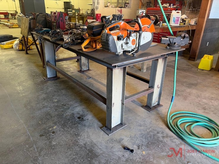 metal-shop-table-w/-vise-image-2
