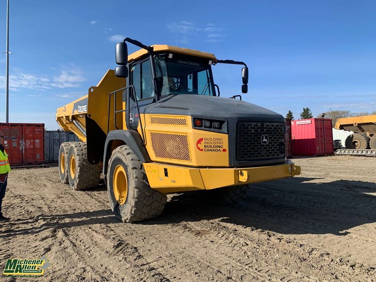 2019-deere-310e-image-2