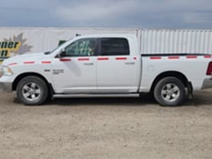 2020-ram-1500-classic-image-5