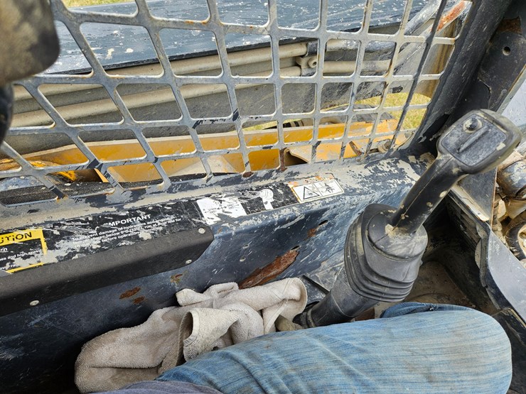 deere-326d-image-30