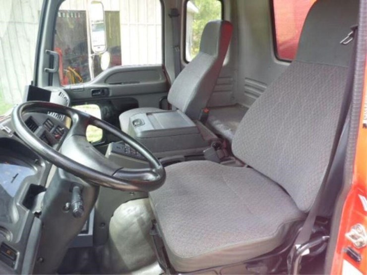 2005-gmc-t8500-image-14