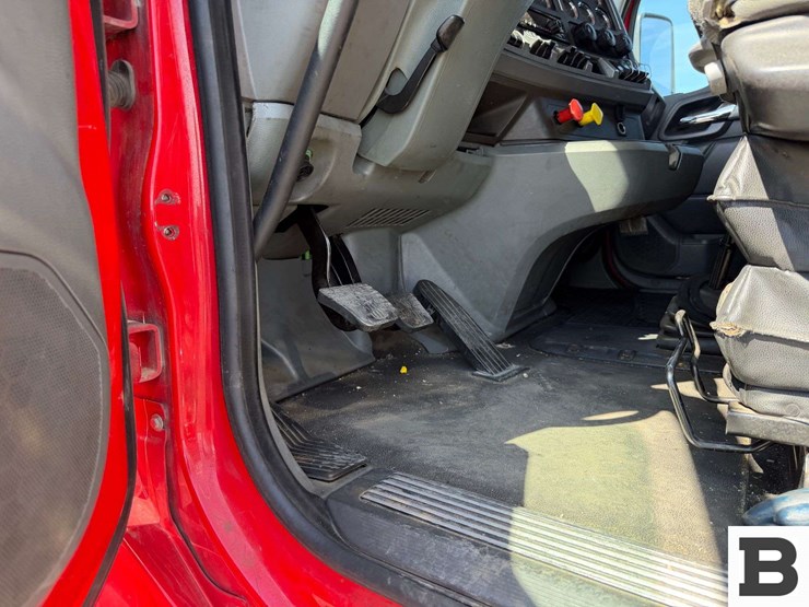 2015-kenworth-t880-image-58
