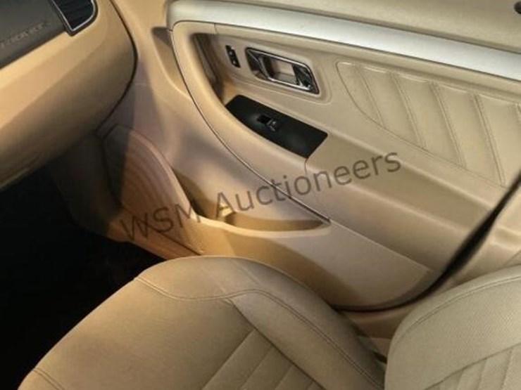 2017-ford-taurus-se-sdn-image-21