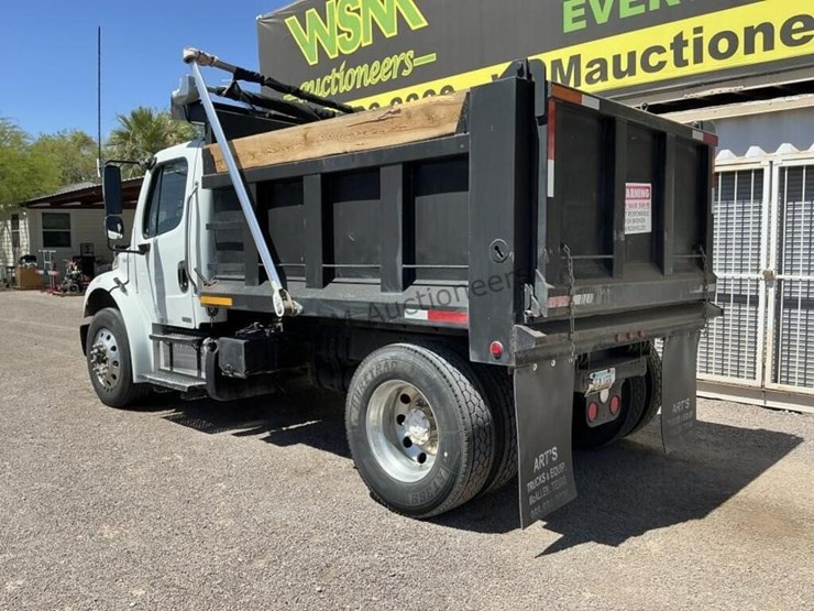 2012-freightliner-m2-106-image-7
