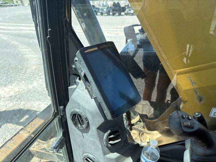 caterpillar-310-image-19