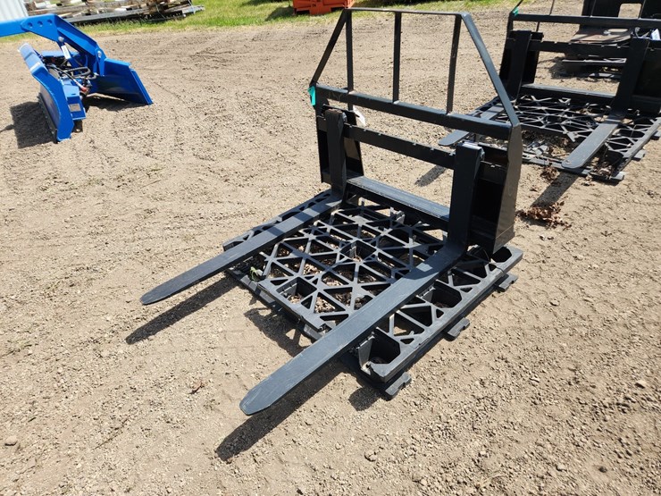 #356-•-skidsteer-pallet-forks-image-1