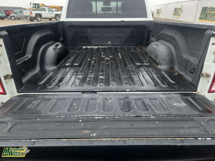 2017-dodge-3500-image-7