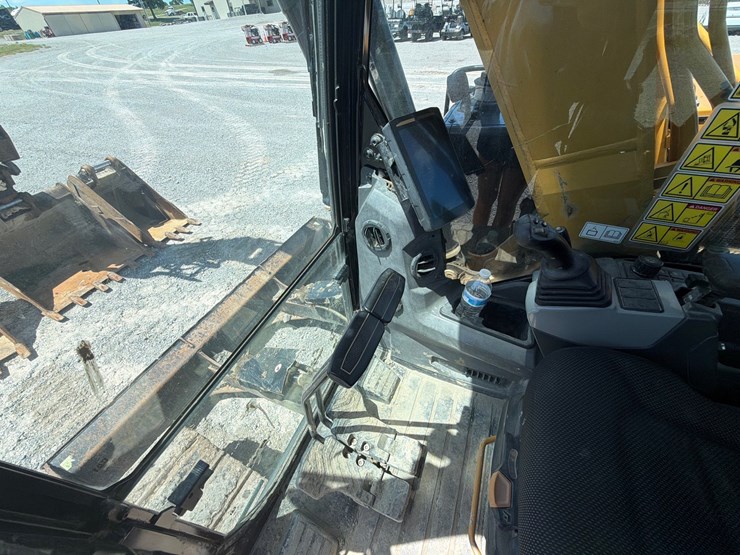 caterpillar-310-image-18