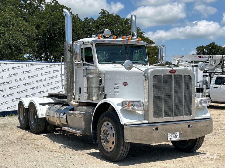 2016-peterbilt-389-image-2