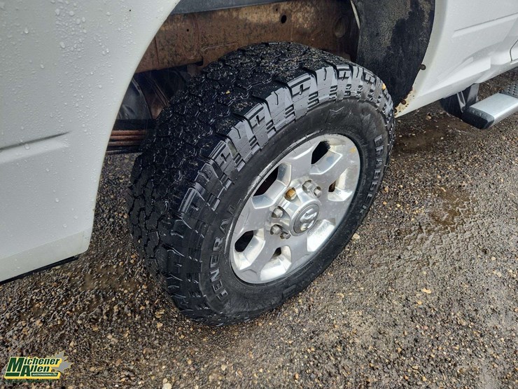 2017-dodge-3500-image-29