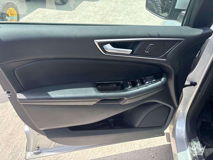 2016-ford-edge-image-9