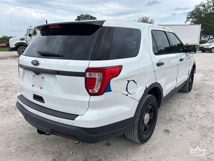 2018-ford-explorer-image-3