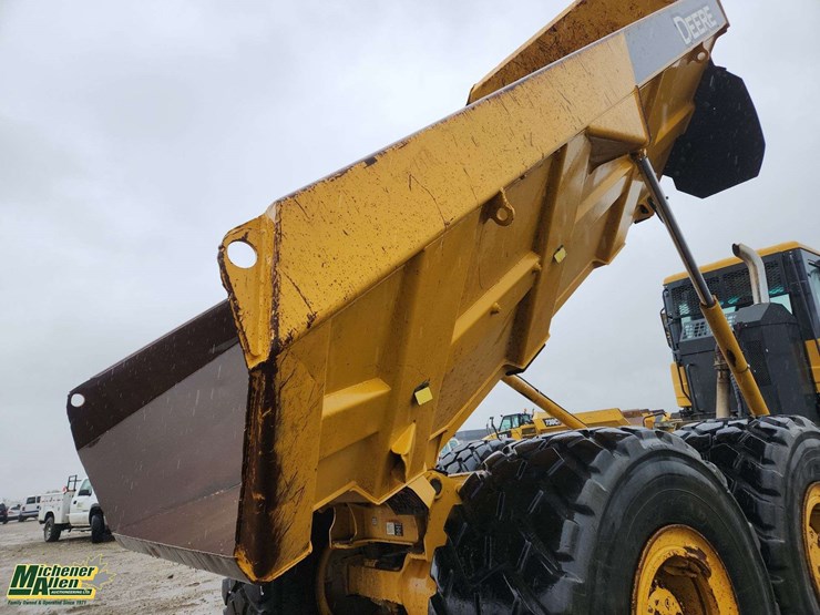 2014-deere-300d-image-30