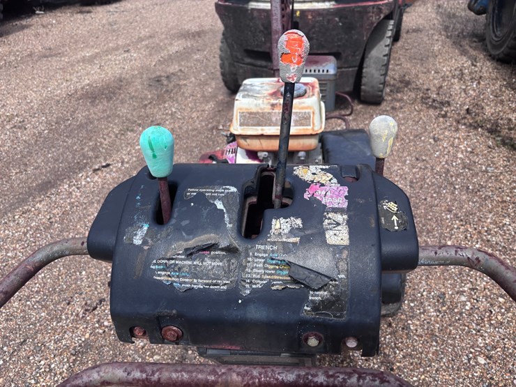 ditch-witch-1230-image-3