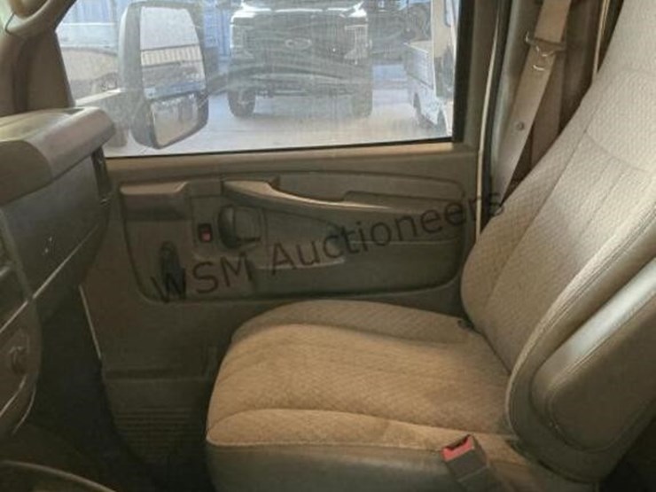2015-chevrolet-express-3500-image-21