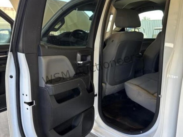 2015-chevrolet-silverado-2500hd-image-29