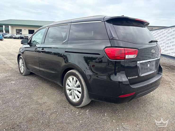 2015-kia-sedona-image-4