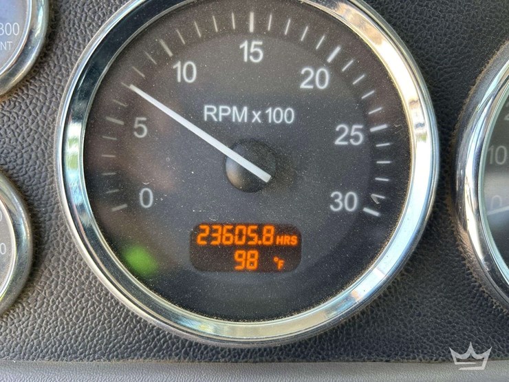 2016-peterbilt-389-image-9