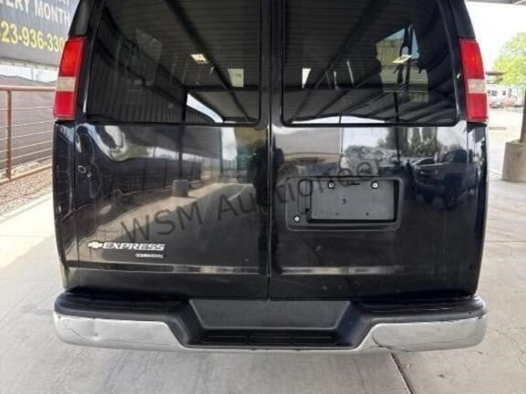 2016-chevrolet-express-3500-image-8
