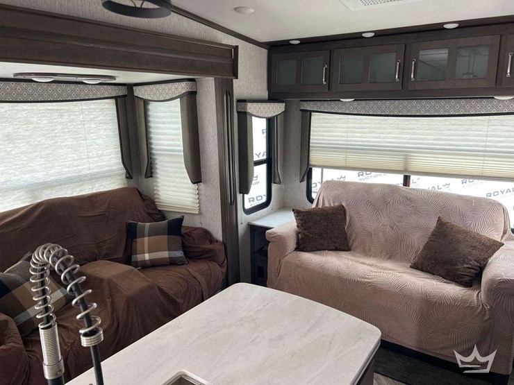 5th-wheel-camper-image-11