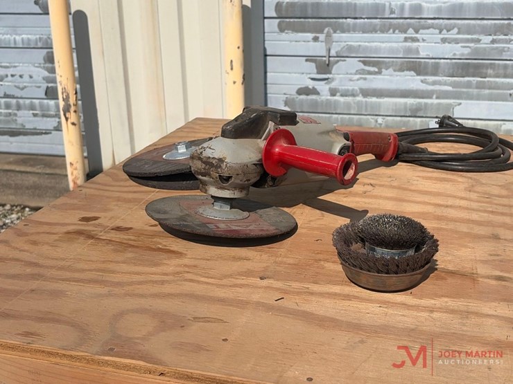 milwaukee-heavy-duty-electric-sander-image-5