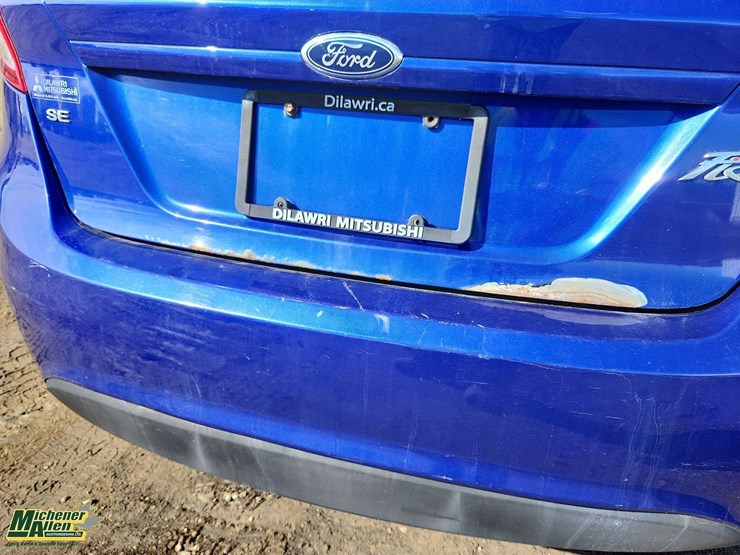 2014-ford-fiesta-se-image-35