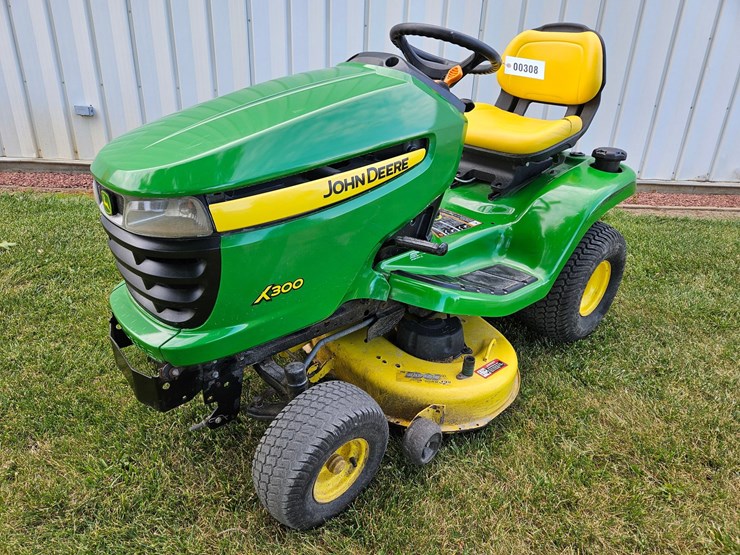 john-deere-x300-image-1