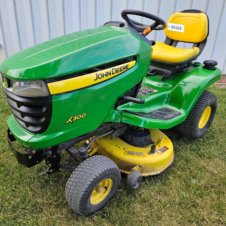 JOHN DEERE X300