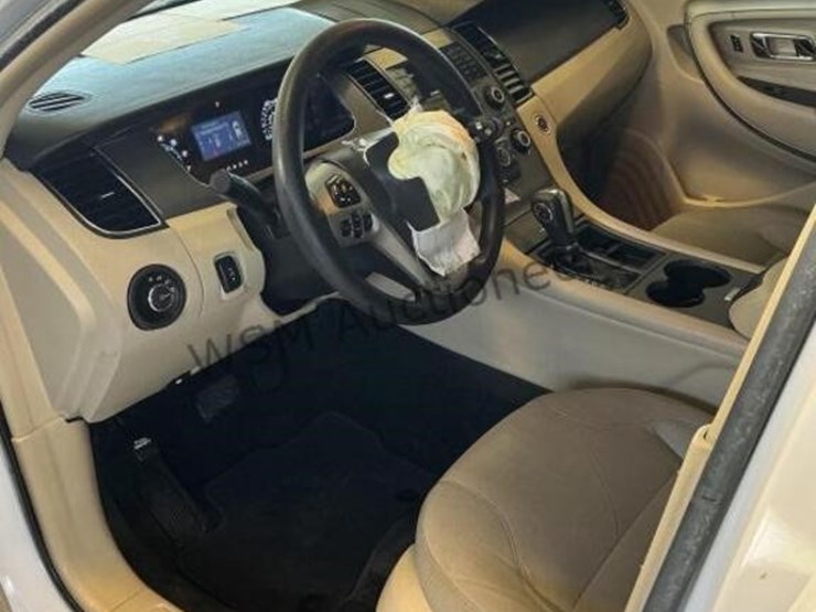 2017-ford-taurus-se-sdn-image-23