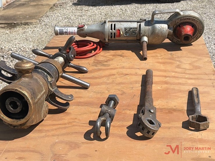 ridgid-700-a-electric-pipe-threader-with-tooling-and-dies-image-2