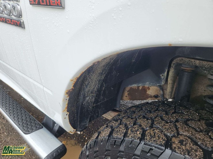 2017-dodge-3500-image-32