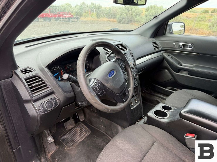 2017-ford-explorer-image-24