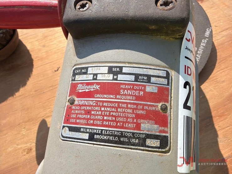 milwaukee-heavy-duty-electric-sander-image-8