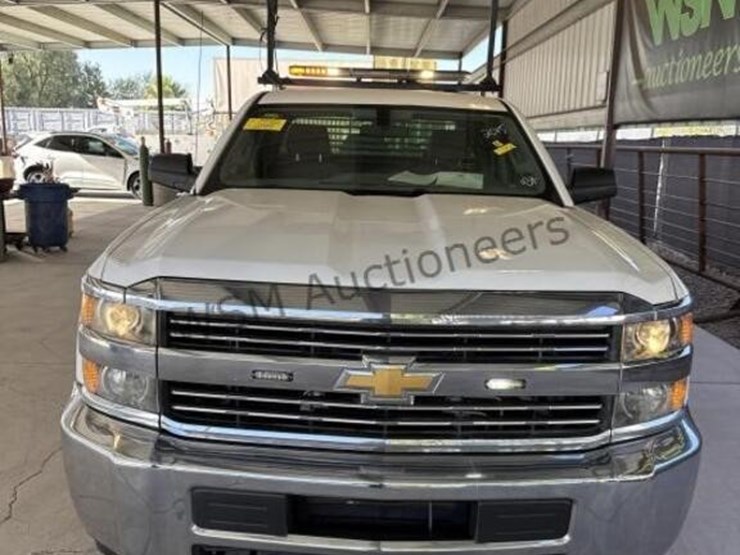 2015-chevrolet-silverado-2500hd-image-3