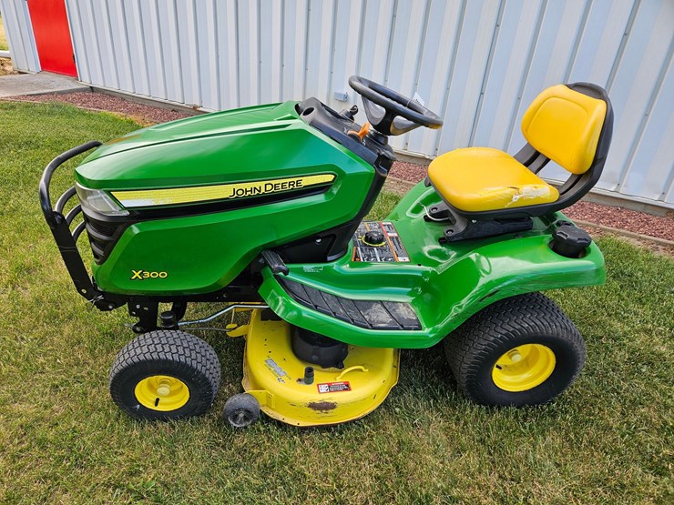 john-deere-x300-image-2