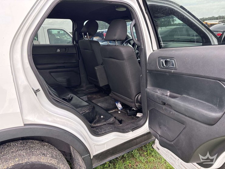 2017-ford-explorer-image-11