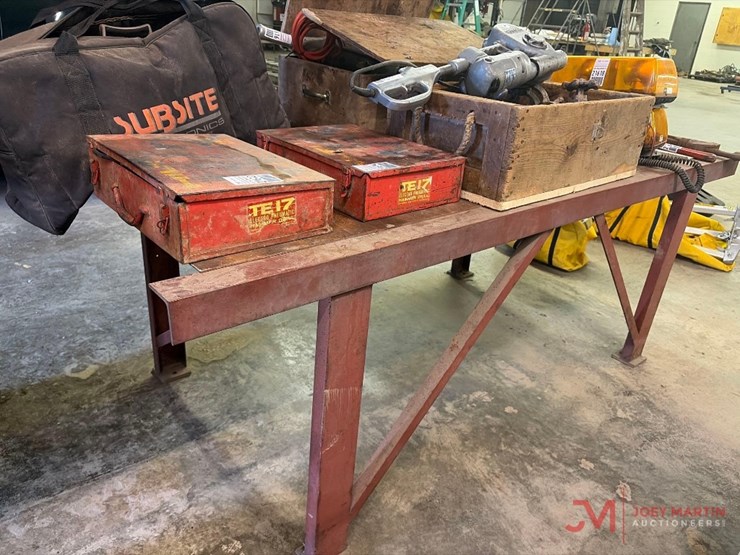 metal-shop-table-image-4