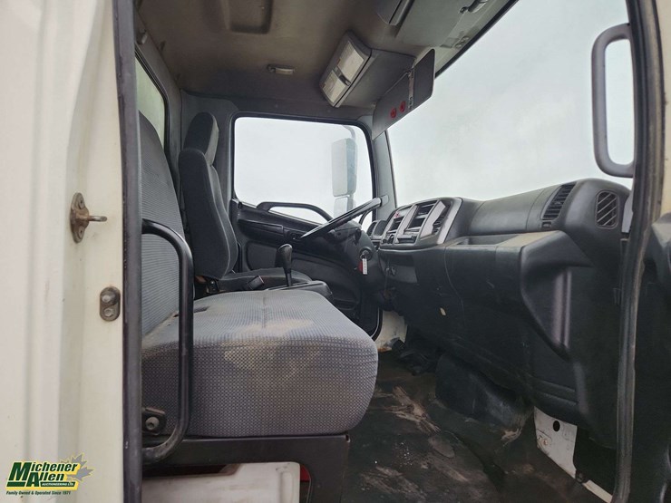 2010-hino-308-image-15