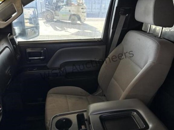 2015-chevrolet-silverado-3500hd-image-28