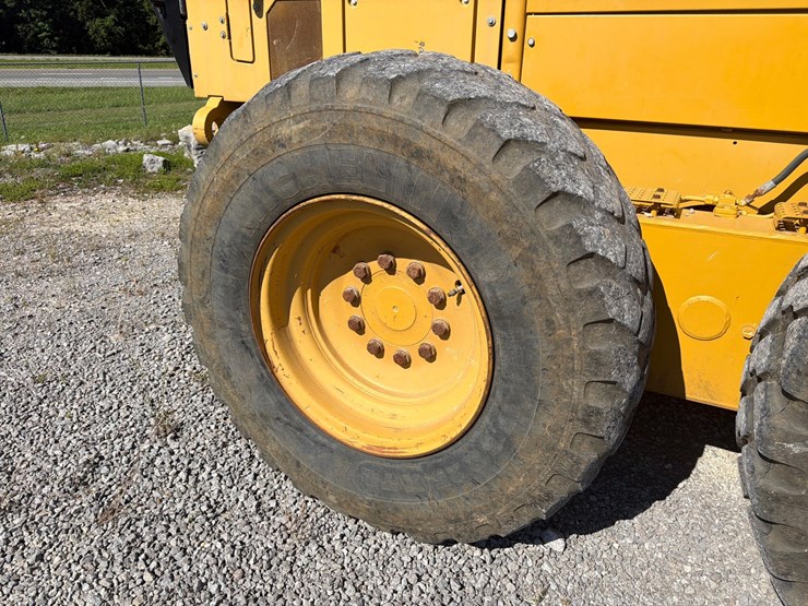 caterpillar-120m2-image-8