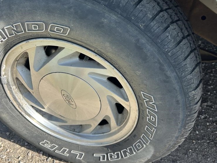 1995-ford-150-image-21