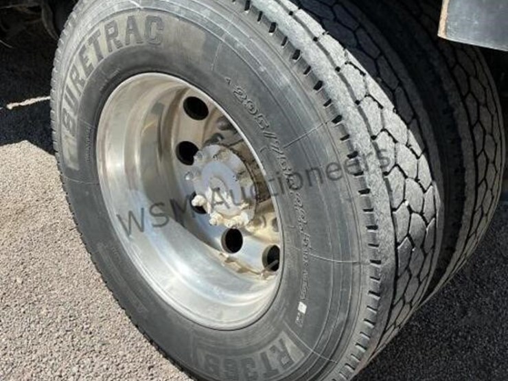 2012-freightliner-m2-106-image-8