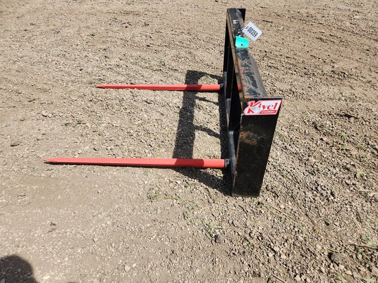 #359-•-skidsteer-bale-spear-image-2