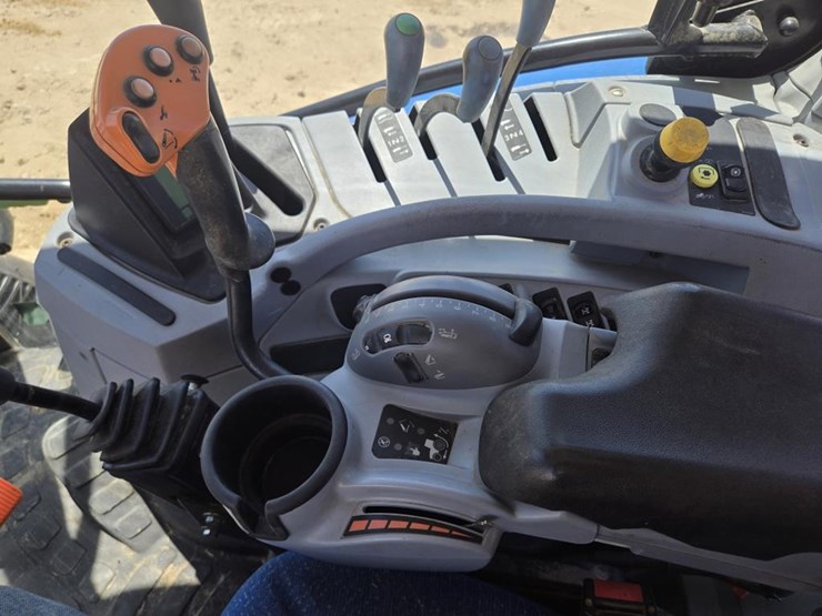 2015-new-holland-155-image-22